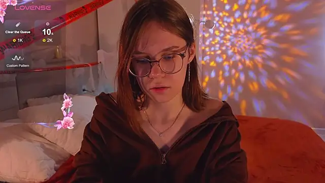 Mia Luw online show from 11-01-25, 03:52