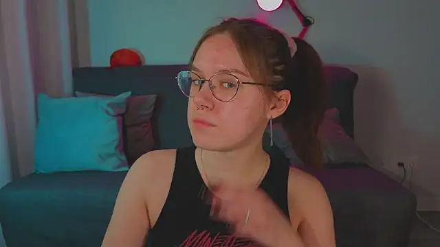 Mia Luw online show from 04-23-26, 08:11