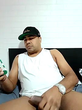 Snapshot of xhoco14 chatting on 02-25-25, 06:58 xhoco14 online show from 02-25-25, 06:58