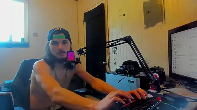 Snapshot of nuttyking2022 chatting on 02-04-25, 09:10 nuttyking2022 online show from 02-04-25, 09:10