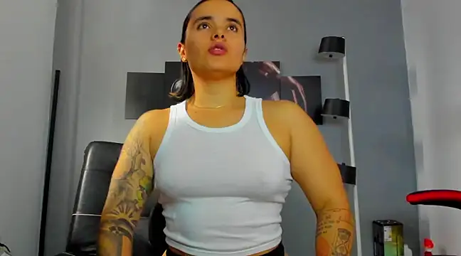 Snapshot of karlyjons12 chatting on 02-25-25, 04:42 karlyjons12 online show from 02-25-25, 04:42