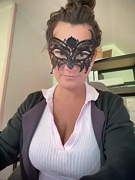 Snapshot of Loveblackzilla chatting on 03-17-26, 01:47 Loveblackzilla online show from 03-17-26, 01:47