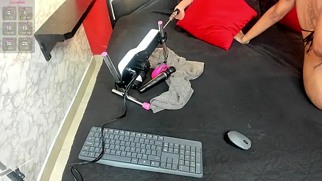 IVISBOUNCYASS online show from 11-28-25, 12:41