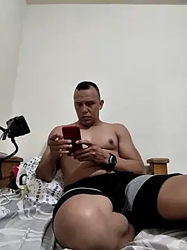 Snapshot of comando24 chatting on 10-13-25, 09:48 comando24 online show from 10-13-25, 09:48