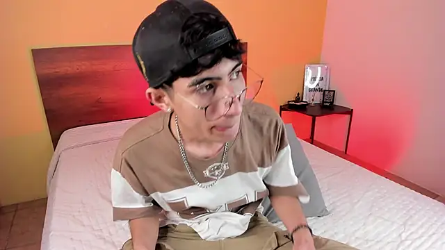 Snapshot of NovaaWheler chatting on 02-05-25, 02:40 NovaaWheler online show from 02-05-25, 02:40