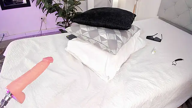 Snapshot of NovaaWheler chatting on 02-08-25, 01:54 NovaaWheler online show from 02-08-25, 01:54