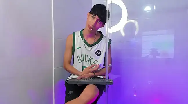 Snapshot of NovaaWheler chatting on 02-13-25, 12:54 NovaaWheler online show from 02-13-25, 12:54