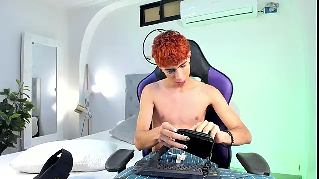 Snapshot of NovaaWheler chatting on 02-23-25, 04:39 NovaaWheler online show from 02-23-25, 04:39