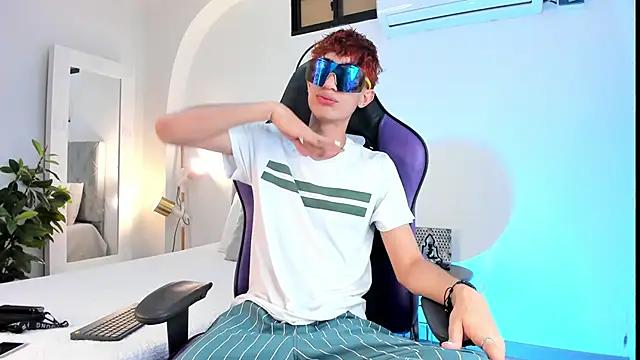 Snapshot of NovaaWheler chatting on 02-24-25, 04:38 NovaaWheler online show from 02-24-25, 04:38