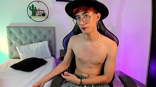 Snapshot of NovaaWheler chatting on 03-20-25, 05:02 NovaaWheler online show from 03-20-25, 05:02