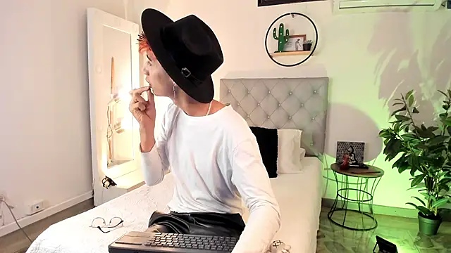 Snapshot of NovaaWheler chatting on 03-21-25, 05:00 NovaaWheler online show from 03-21-25, 05:00