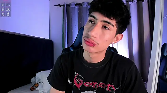 Snapshot of NovaaWheler chatting on 09-25-25, 04:54 NovaaWheler online show from 09-25-25, 04:54