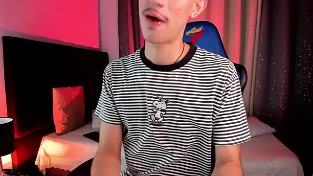 Snapshot of NovaaWheler chatting on 10-08-25, 06:38 NovaaWheler online show from 10-08-25, 06:38