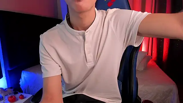 Snapshot of NovaaWheler chatting on 10-10-25, 08:41 NovaaWheler online show from 10-10-25, 08:41