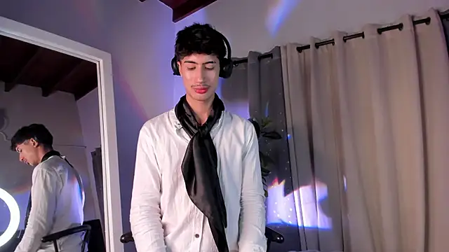 Snapshot of NovaaWheler chatting on 10-11-25, 08:07 NovaaWheler online show from 10-11-25, 08:07