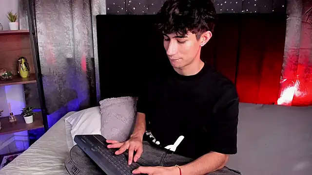 Snapshot of NovaaWheler chatting on 10-30-25, 05:46 NovaaWheler online show from 10-30-25, 05:46