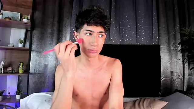 Snapshot of NovaaWheler chatting on 11-02-25, 01:02 NovaaWheler online show from 11-02-25, 01:02