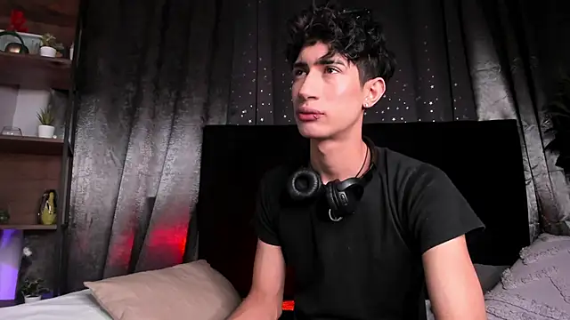 Snapshot of NovaaWheler chatting on 11-21-25, 07:23 NovaaWheler online show from 11-21-25, 07:23