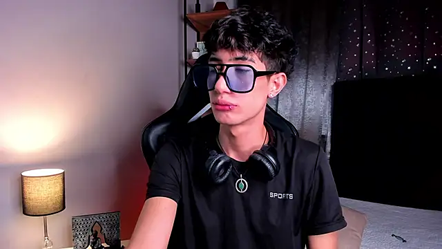 Snapshot of NovaaWheler chatting on 11-22-25, 07:02 NovaaWheler online show from 11-22-25, 07:02