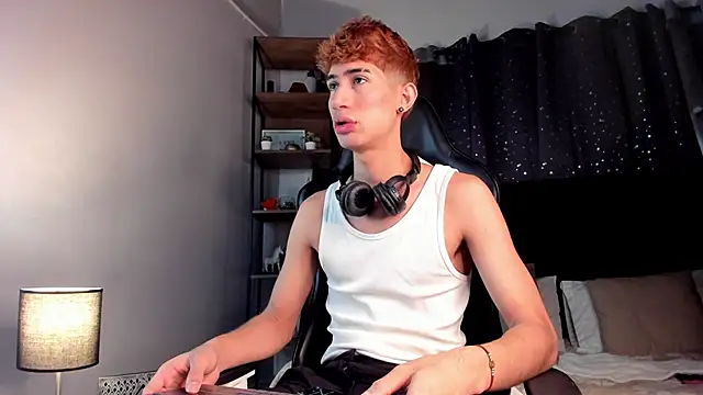 Snapshot of NovaaWheler chatting on 12-05-25, 01:42 NovaaWheler online show from 12-05-25, 01:42