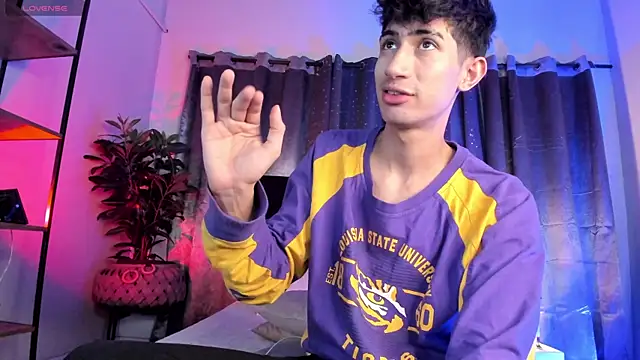 NovaaWheler online show from 04-19-26, 08:44