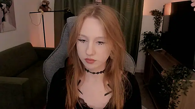Snapshot of DariaTate chatting on 04-30-26, 12:00 DariaTate online show from 04-30-26, 12:00