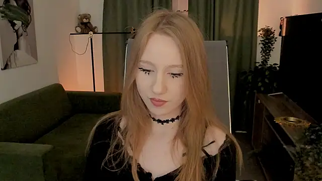 Snapshot of DariaTate chatting on 05-22-26, 12:00 DariaTate online show from 05-22-26, 12:00