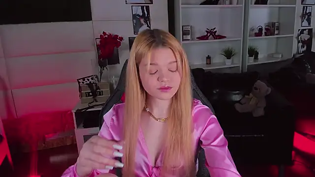 Snapshot of AdeleCartier chatting on 02-25-25, 05:41 AdeleCartier online show from 02-25-25, 05:41