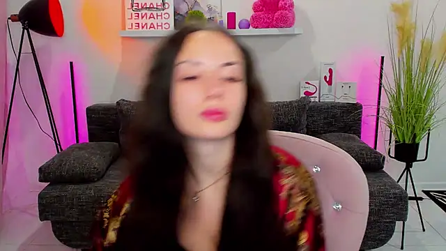 Snapshot of Suga_babe chatting on 03-17-25, 06:29 Suga babe online show from 03-17-25, 06:29