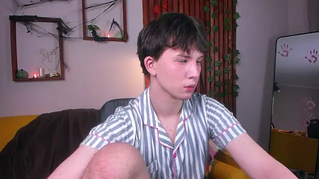 AdrianoAubert online show from 10-31-25, 03:29