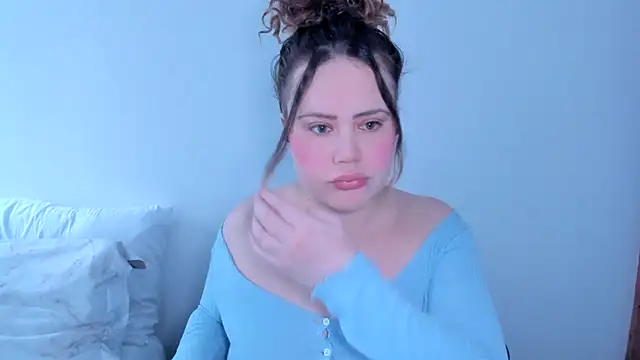 Snapshot of _leana_ chatting on 03-17-25, 03:07  leana  online show from 03-17-25, 03:07