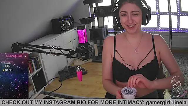 Snapshot of Gamergirl-Linela chatting on 10-20-25, 09:43 Gamergirl-Linela online show from 10-20-25, 09:43