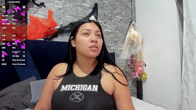 Sophia Brunett online show from 10-21-25, 11:55