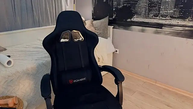 Nicole Hampton online show from 02-14-25, 02:28