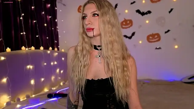 Nicole Hampton online show from 10-30-25, 07:03