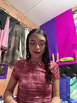 Snapshot of Skye_Moore chatting on 04-21-26, 02:37 Skye Moore online show from 04-21-26, 02:37