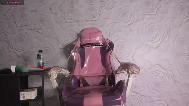 Snapshot of Brianna_Hard chatting on 03-09-25, 04:27 Brianna Hard online show from 03-09-25, 04:27