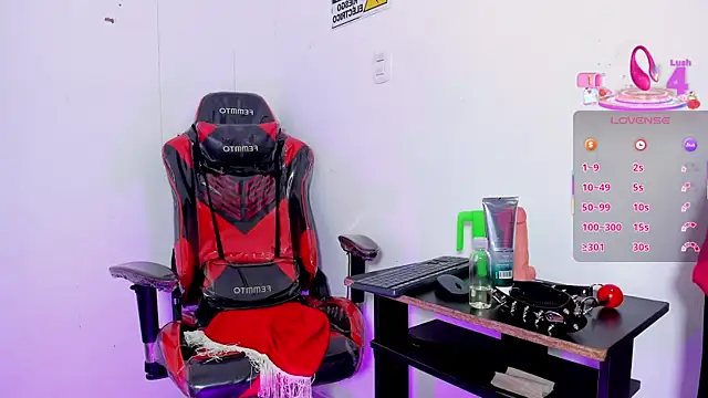 Snapshot of Brianna_Hard chatting on 03-21-25, 08:28 Brianna Hard online show from 03-21-25, 08:28