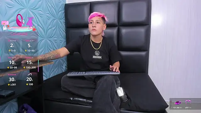 Snapshot of Brianna_Hard chatting on 09-30-25, 03:22 Brianna Hard online show from 09-30-25, 03:22