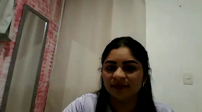 Snapshot of Tana_latin chatting on 02-08-25, 01:11 Tana latin online show from 02-08-25, 01:11