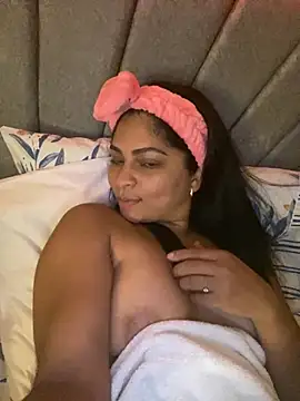 Snapshot of Tana_latin chatting on 02-17-25, 11:20 Tana latin online show from 02-17-25, 11:20