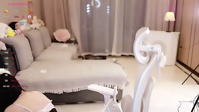 Snapshot of Moonccoi chatting on 02-13-25, 09:17 Moonccoi online show from 02-13-25, 09:17