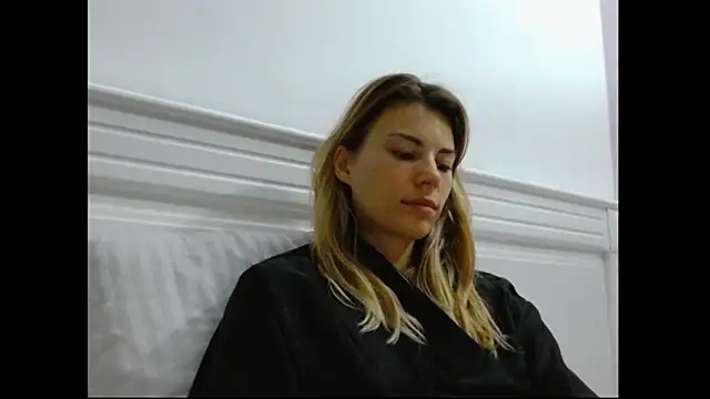 Snapshot of Goddess_Lia chatting on 02-06-25, 03:48 Goddess Lia online show from 02-06-25, 03:48