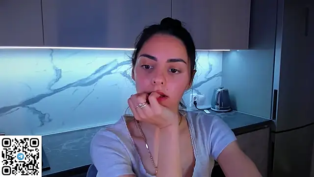 Snapshot of EmiliaZen chatting on 06-24-26, 08:41 EmiliaZen online show from 06-24-26, 08:41
