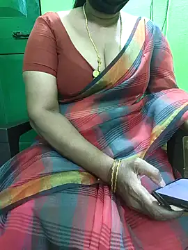 niiveditha online show from 11-20-25, 09:53