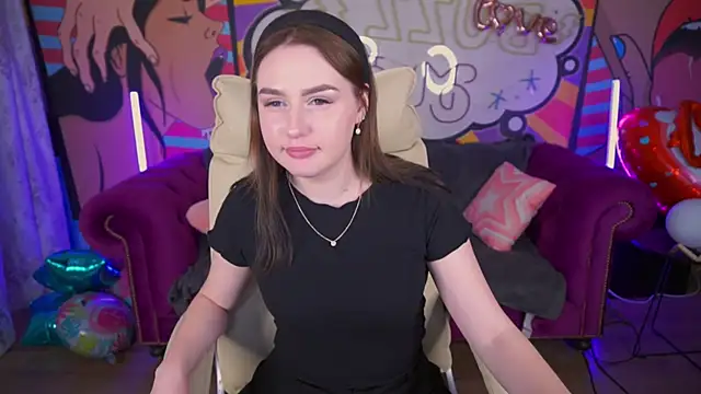 Snapshot of DivineJass chatting on 02-20-25, 11:43 DivineJass online show from 02-20-25, 11:43