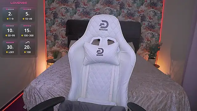 Snapshot of DivineJass chatting on 03-26-26, 10:37 DivineJass online show from 03-26-26, 10:37