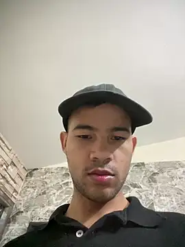 Snapshot of Twink_X chatting on 03-04-25, 11:54 Twink X online show from 03-04-25, 11:54