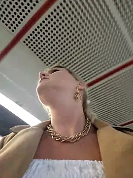 Snapshot of Sexybiene969 chatting on 09-10-25, 03:56 Sexybiene969 online show from 09-10-25, 03:56