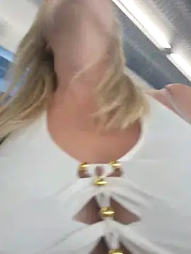 Snapshot of Sexybiene969 chatting on 09-15-25, 04:07 Sexybiene969 online show from 09-15-25, 04:07